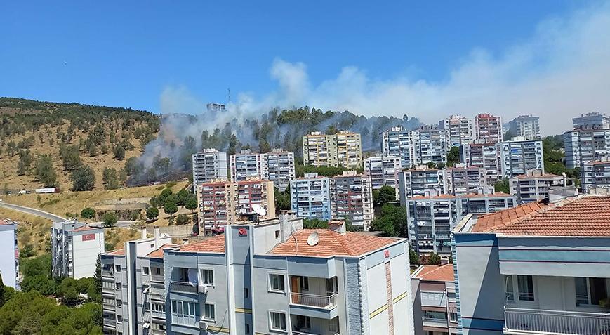 izmirin-iki-ilcesinde-korkutan-yangin-dumanlar-yukseldi-41LIC6tb.jpg