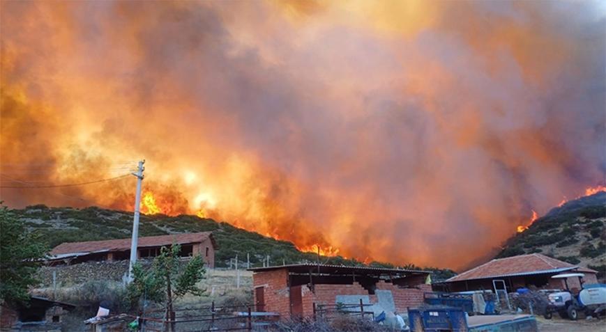 pes-pese-orman-yanginlari-2-mahalle-tedbir-amacli-bosaltildi-YY2IvaYx.jpg
