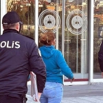 3-aylik-bebegini-bankta-birakip-kacmisti-kadin-adli-kontrolle-serbest-kaldi-sy28VTs2.jpg