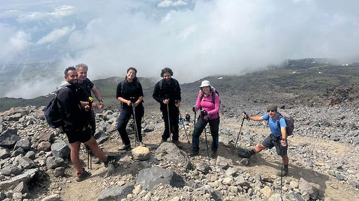 agri-dagi-tirmanisinda-2-arkadasi-hayatini-kaybetti-olumden-nasil-kurtuldugunu-anlatti-bwCFxqXx.jpg