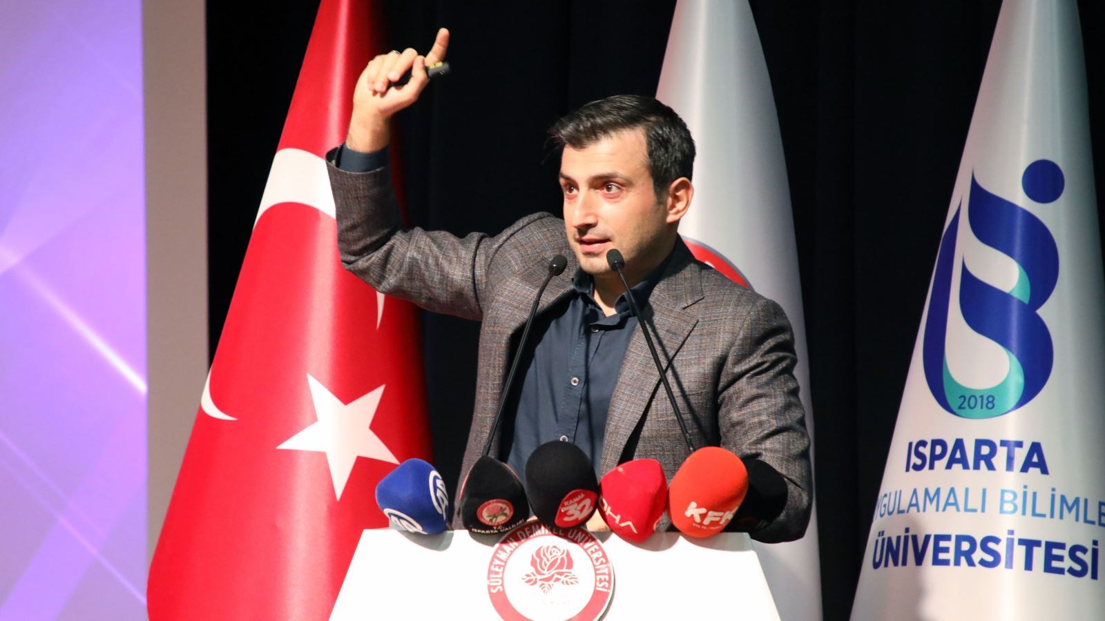 bayraktar-acikladi-fergani-uzayin-ilk-uydusu-ocakta-firlatilacak-AAc4ImHV.jpg