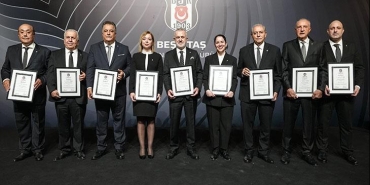 besiktasta-ahmet-urkmezgil-ve-divan-baskanlik-kurulu-uyeleri-mazbatalarini-aldi-Jjygnmqy.jpg