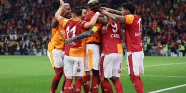 canli-galatasaray-pes-etmedi-geriden-gelerek-goztepeyi-maglup-etti-saBN4ZBG.jpg
