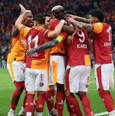 canli-galatasaray-pes-etmedi-geriden-gelerek-goztepeyi-maglup-etti-saBN4ZBG.jpg