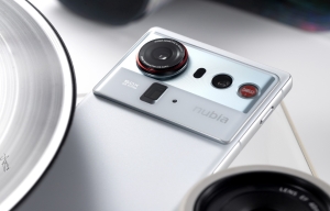 centiksiz-tam-ekran-deneyimi-nubia-z80-ultra-tanitildi-85XcEPbU.jpg