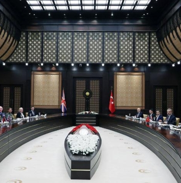 cumhurbaskani-erdogan-ile-ingiltere-basbakani-starmer-ile-heyetlerarasi-gorusme-gerceklestirdi-vDMwRUha.jpg