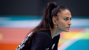 eczacibasi-kaptani-simge-akoz-vakifbank-oncesi-iddiali-konustu-hedefimiz-net-PrVEZb1b.jpg