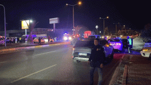 edremitte-dehset-gasp-ettigi-aracla-2-kisiyi-oldurdu-2si-polis-5-kisiyi-yaraladi-AQcu8su3.jpg