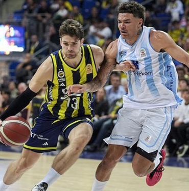 fenerbahce-turk-telekomu-maglup-etti-4-galibiyetini-aldi-fKnP7MWL.jpg