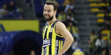 fenerbahceli-basketbolcu-melih-mahmutoglu-alkollu-arac-kullanirken-yakalandi-ehliyetine-el-konuldu-pnHzJkK2.jpg