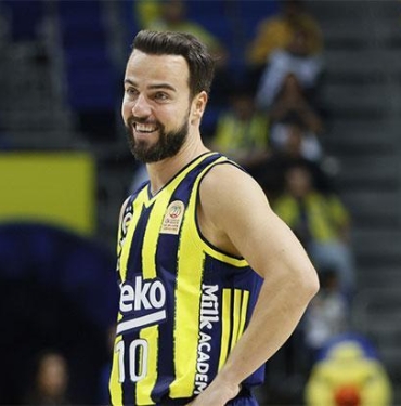 fenerbahceli-basketbolcu-melih-mahmutoglu-alkollu-arac-kullanirken-yakalandi-ehliyetine-el-konuldu-pnHzJkK2.jpg