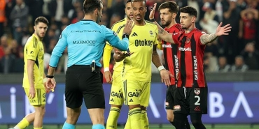 gaziantep-fk-fenerbahce-macindaki-kirmizi-kart-dogru-mu-eski-hakemler-degerlendirdi-z4ZIDnMQ.jpg