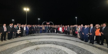 istanbul-valisi-gul-kentte-gorev-yapan-muhtarlarla-bir-araya-geldi-lW2ypQNG.jpg