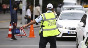 istanbulda-29-ekim-cumhuriyet-bayrami-provasi-nedeniyle-bazi-cadde-ve-yollar-trafige-kapatildi-clOjSabQ.jpg