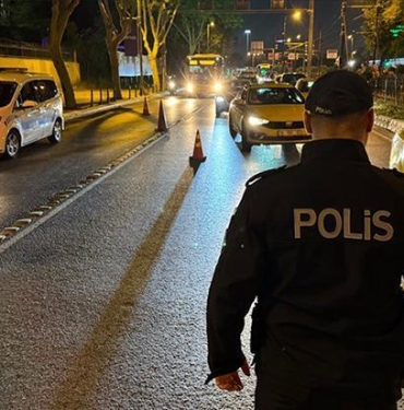 istanbulda-polis-uygulamasinda-cesitli-suclardan-aranan-601-supheli-yakalandi-ZMsrzuuh.jpg