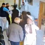 kadin-doktora-cirkin-saldiri-bogazina-sarilip-darbetmeye-calistigi-anlar-kamerada-si6mWpzf.jpg