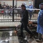 sindirgida-depremin-ardindan-saganak-yagis-vatandaslar-kafe-ve-restoranlara-sigindi-qpNWw7A7.jpg