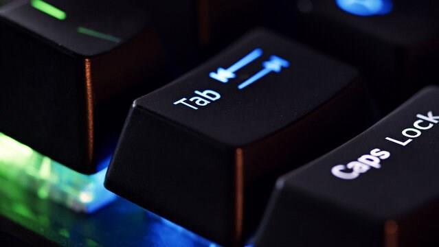 tab-tusu-nedir-ne-ise-yarar-klavyede-tab-tusunun-yeri-sys5y3ez.jpg