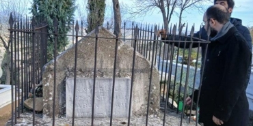 bir-kentte-heyecanlandiran-kesif-unlu-sairin-babasinin-mezari-bulundu-6aE6qWzf.jpg