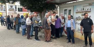 burada-ekmek-7-tl-metrelerce-kuyruk-oluyor-lrNYXMDu.jpg