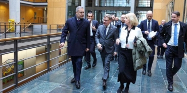 disisleri-bakani-hakan-fidan-almanya-federal-meclis-binasini-ziyaret-etti-JQjID8RE.jpg