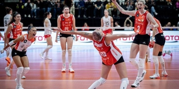 eczacibasi-fenerbahce-maci-kapali-gise-stysiak-guvenimiz-her-gecen-gun-artiyor-fa8pQImG.jpg