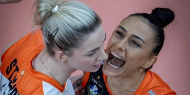 eczacibasinda-simge-akoz-guzel-bir-voleybol-izletmek-istiyoruz-zG3FOOhL.jpg