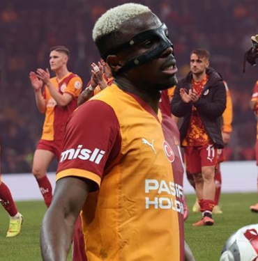 galatasaray-trabzonspor-macinin-ardindan-osman-senherden-osimhen-ovgusu-ancak-bu-kadar-yurekten-oynanir-7qOCIPeV.jpg