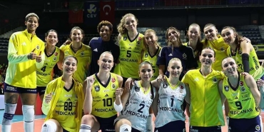 sampiyonlar-liginde-fenerbahce-benficayi-set-vermeden-gecti-Y4Xf9Gtr.jpg