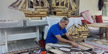 talep-yagiyor-evinde-kurdugu-atolyede-32-yildir-gemi-maketi-yapiyor-cjjCRapI.jpg