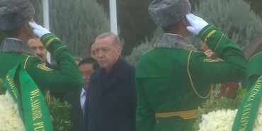 erdogan-turkmenistanda-tarafsizlik-anitina-celenk-koyma-torenine-katildi-aaRarwFy.jpg