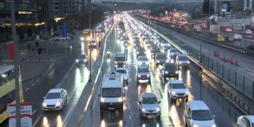 istanbulda-trafik-yogunlugu-trafik-durma-noktasina-geldi-9u6wCyDJ.jpg