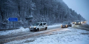 meteoroloji-uyarmisti-kar-iyice-bastirdi-agir-tonajli-araclarin-gecisine-izin-verilmiyor-9yOVtqI5.jpg