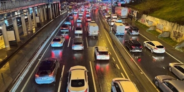 istanbulda-aksam-saatlerinde-trafik-yogunlugu-yuzde-80e-cikti-sbXlUwI6.jpg