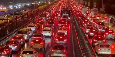 istanbulda-trafik-yogunlugu-yuzde-85e-cikti-iste-bolge-bolge-son-durum-WM2tRLZk.jpg