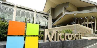 microsoft-bir-gunde-357-milyar-dolar-deger-kaybetti-son-6-yilin-en-buyuk-dususu-YxM6iGSe.jpg