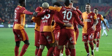 osman-senherden-super-kupa-sonrasi-yildiz-futbolcuya-ovgu-galatasaray-finali-hak-etti-hVijbDQN.jpg