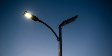 abdde-gunes-enerjili-sokak-lambalari-yayginlasiyor-sebekeden-tamamen-bagimsiz-calisiyor-PyR2xWHz.jpg