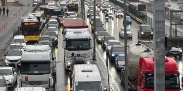 istanbul-trafigi-durma-noktasinda-yogunluk-yuzde-90a-kadar-yukseldi-T9qYALHI.jpg