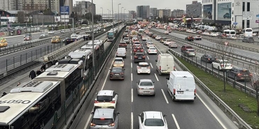 istanbulda-trafik-yogunlugu-yuzde-80e-kadar-cikti-MZev7W6U.jpg