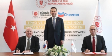 turkiye-petrolleri-ile-chevron-el-sikisti-bakan-bayraktar-ortak-arama-faaliyetleri-gerceklestirecegiz-Wqlm4Sfh.jpg