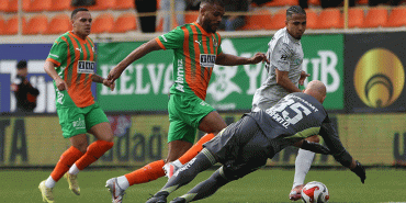 alanyaspor-kocaelisporu-farkli-maglup-etti-5-0-7Q4xBR5g.jpg
