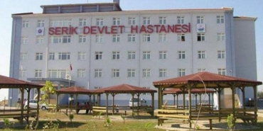 antalyada-1-doktor-ve-3-hemsire-darp-edildi-anne-ve-kizi-birlikte-saldirdi-9zHl95hv.jpg
