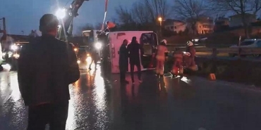 buyukcekmecede-servis-midibusu-devrildi-1-olu-9-yarali-LCEkOXvV.jpg