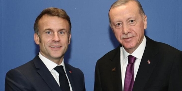 cumhurbaskani-erdogan-emmanuel-macron-ile-gorustu-WsiMU7nm.jpg