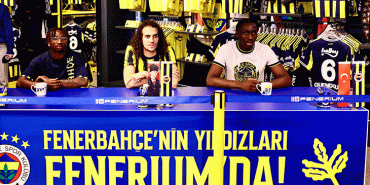 fenerbahcede-guendouzi-nene-ve-cherif-imza-gununde-taraftarlarla-bulustu-rhODWN97.jpg