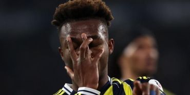 fenerbahcede-nene-geceye-damga-vurdu-rYnWx7MM.jpg